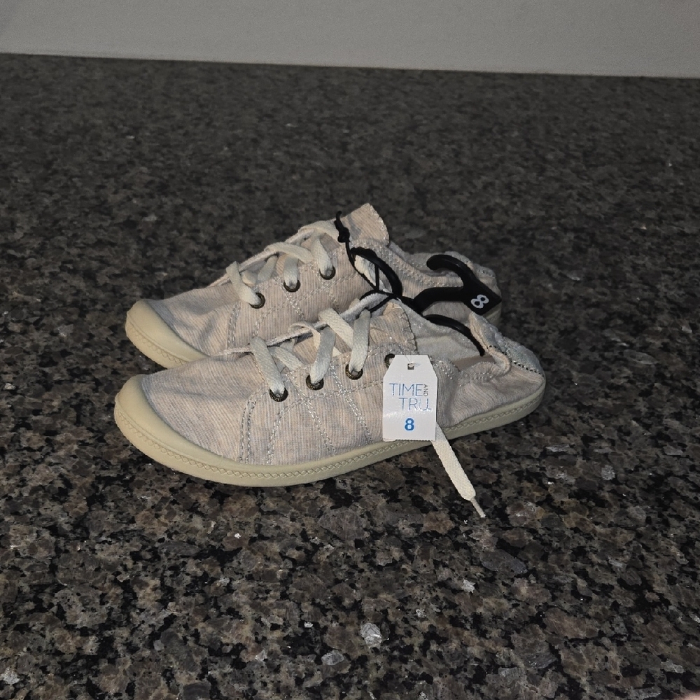 Time and Tru Cream Sneakers Casual Low-Top